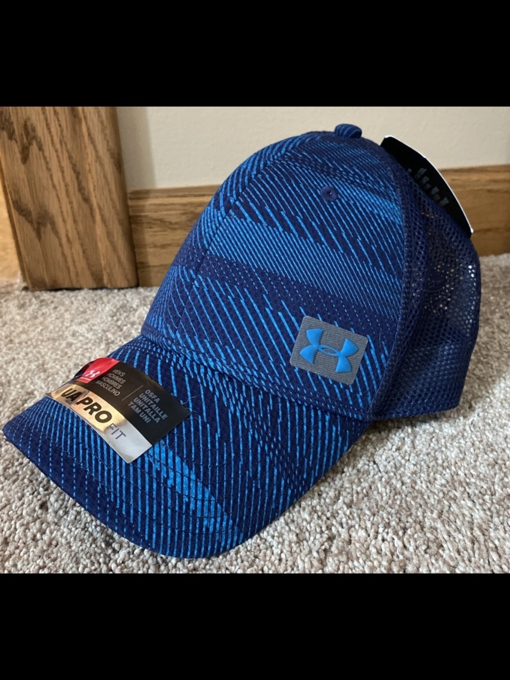 NWT Under Armour Men’s Blue Patterned Mesh Snap Back Cap